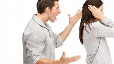 من أرشيف محكمة الأسرة| زوجي صار متعصبا ويطالبني بمقاطعة أهلي