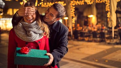 «الفلانتين بعد الـ 30» كيف تسعد قلب امرأة ناضجة في عيد الحب؟ 