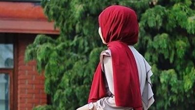 سيدة لـ«الإفتاء»: زوجي يأمرني بخلع الحجاب فهل أطيعه؟