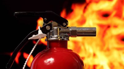 تفسير حلم إطفاء النار في المنام وعلاقته بالتعرض لعملية نصب