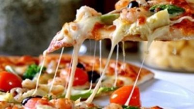 طريقة عمل «بيتزا العشر دقائق» من العيش الشامي للشيف مروة الشافعي (فيديو)