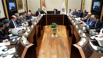وزير الصحة يوجه بزيادة أعداد الفرق الطبية بالمنشآت الصحية