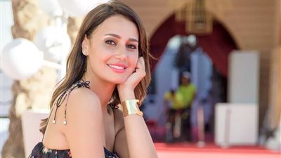 في عيد ميلادها الـ 43| هل خلعت حلا شيحة الحجاب مرة أخرى؟