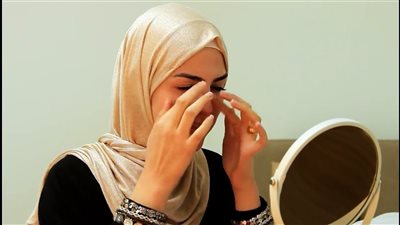 هل تغيير المرأة ملابسها في غير بيتها حرام؟ «الإفتاء» تحسم الجدل