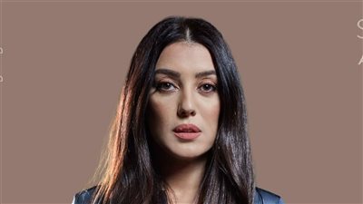 النجمة كندة علوش تشيد بمسلسل بالطو: «عمل بره الصندوق»