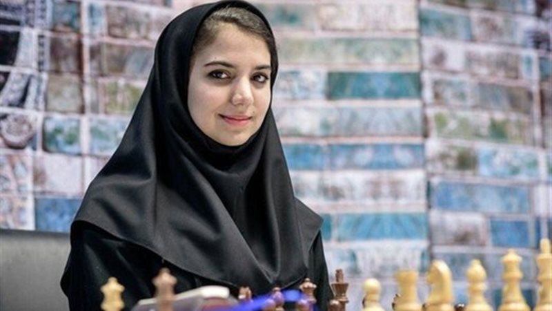 نفي لاعبة شطرنج إيرانية