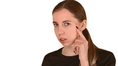 ما أسباب الكيس الدهني وأعراضه وعلاجه؟