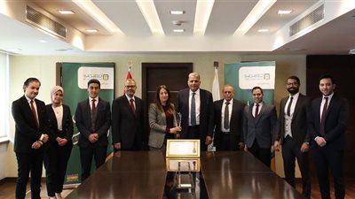 للعام العاشر.. البنك الأهلي يحتفظ بشهادة التوافق مع معاییر متطلبات «فيزا وماستر كارد»