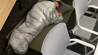 «عدو المرأة الجديد» يطرد الموظفة المتفانية