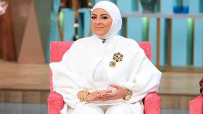 تعليق غريب من دعاء فاروق على انتقادات صورة منى زكي