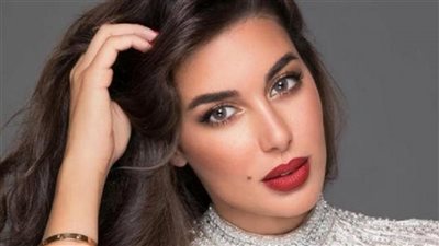 ياسمين صبري تخطف قلوب متابعيها بقميص برشلونة وبوكيه الورد الخاص