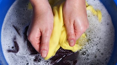 حكم البخار والدخان الناتج عن غسل النجاسة؟ «الإفتاء» تجيب