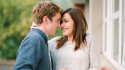 طبيبة تفجر مفاجأة عن مخاطر القبلات 