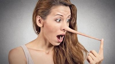 «الستات بيعرفوا يكذبوا» وهذه أشهر أكاذيب بنات حواء