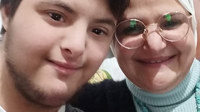 «هير نيوز» تنشر قصص ستات بـ100 ست «المرأة المعيلة».. رحلة كفاح منال مع مرض أبنائها المناعي