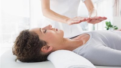 ضبط روحاني ابتز 250 امرأة وكتب على أجسادهن