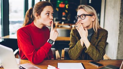 «احذري» إناث هذه الأبراج يجب ألا تشاركيهن أسرارك أبدًا