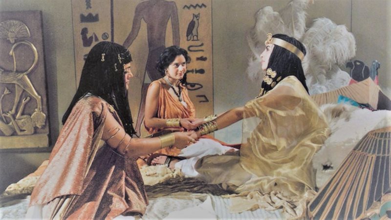 نساء مصر وتاريخ إزالة