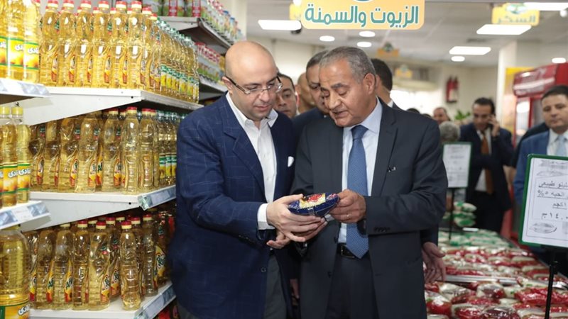 وزير التموين علي
