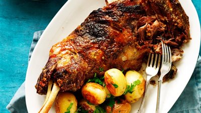 سفرة رمضان 2023| طريقة عمل فخدة ضاني في الفرن (فيديوجراف)