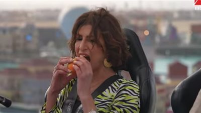 «أكلت المانجو بإيديها» عقاب برنسيسة الإتيكيت أمينة شلباية في «رامز نيفر إند» (فيديو)