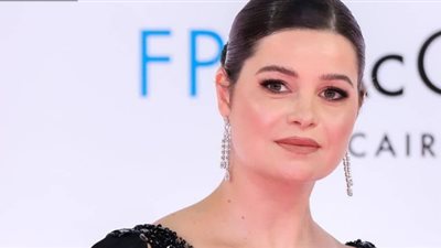 في حبر سري| يسرا اللوزي توجه رسالة لوالدها:«مستاهلش أكون بنتك» 