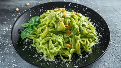 سفرة رمضان 2023| طريقة عمل مكرونة بالريحان والجمبري (فيديوجراف)