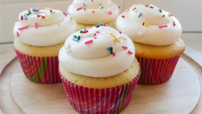 حلويات رمضان2023| طريقة عمل كب كيك الفانيليا في 10 دقائق (فيديوجراف)