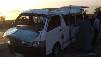 ليلة العيد| إصابة 28 شخصا بينهم 14 طفلا بعد انقلاب ميكروباص بالإسماعيلية (صور)