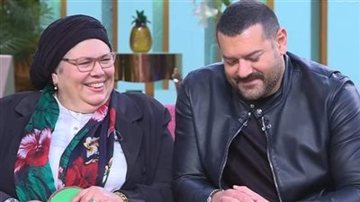 ماذا قالت والدة عمرو يوسف عن زوجته كندة علوش؟