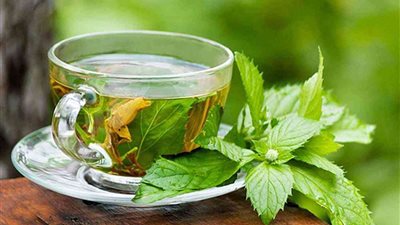 «منها نزول الوزن» 4 فوائد مذهلة لتناول الشاي الأخضر على معدة فارغة