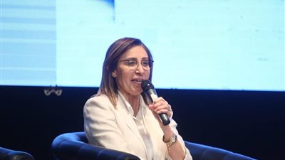 نيفين الكيلاني تفاجئ شباب شمال سيناء بحفنة من الخدمات الفنية