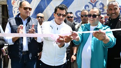 وزير الشباب يفتتح الملعب المطور بنادى نجمة سيناء ويضع حجر الأساس