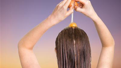 «تنعيم ولمعان» طريقة عمل ماسك صفار البيض للشعر وكيفية استخدامه