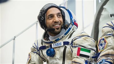 سلطان النيادي أول إنسان عربي يسير في الفضاء (بث مباشر)