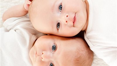 احذري من تفسير حلم ولادة توأم ذكور في المنام للفتاة العزباء  