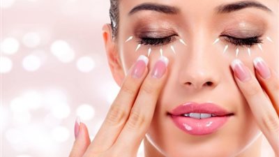 «بالقهوة والعسل» وصفات طبيعية للتخلص من الهالات السوداء قبل العيد