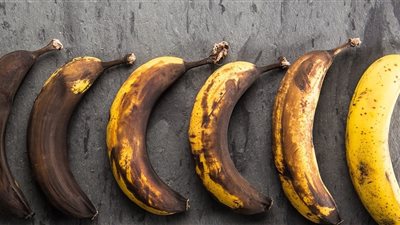 تفسير حلم أكل الموز الفاسد في المنام وعلاقته بقراراتك المتسرعة 