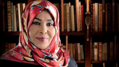 الشاعرة روضة الحاجة | أول سودانية تحصل على بردة سوق عكاظ