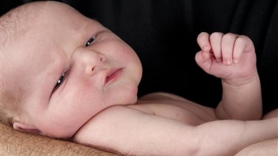 تفسير حلم طفل رضيع يتكلم في المنام وعلاقته بتعرضك لأزمة اقتصادية