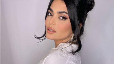 صورة تدفع «السوشيال ميديا» لمنح أسماء جلال لقب شبيهة كايلي جينر