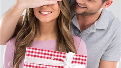 عيد الفطر 2023| كيف تقدم «العيدية» لزوجتك بطريقة مميزة؟