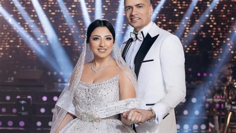 حسن شاكوش وزوجته
