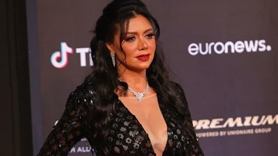 رانيا يوسف في موعد غرامي مع مجهول «ما القصة؟»