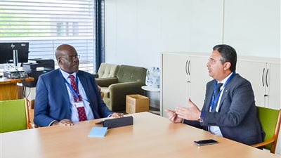 رئيس البريد المصري يلتقي سكرتير عام الاتحاد الإفريقي الشامل لبحث سبل التعاون