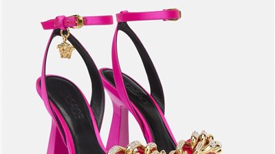 ألوان وأشكال مبهجة لموضة صنادل صيف 2023 (صور)