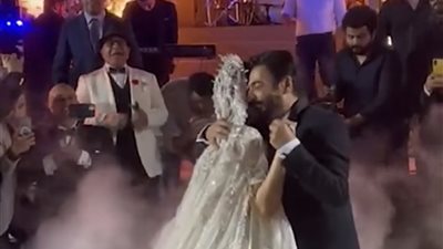 هدية وأغنية سبب بكاء حميد الشاعري في حفل زفاف ابنته