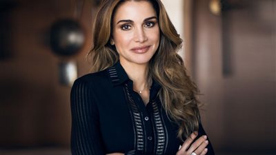 الملكة رانيا تنشر صور نادرة لولي العهد الأردني قبل زفافه