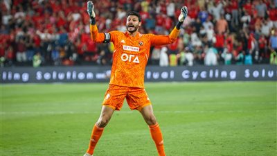 محمد الشناوي يستغل فترة الراحة ويدخل القفص الذهبي للمرة الثانية