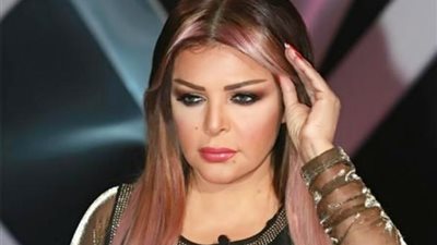 فلة الجزائرية تبكي على الهواء: أنا تحت الحصار وأتمنى الحج